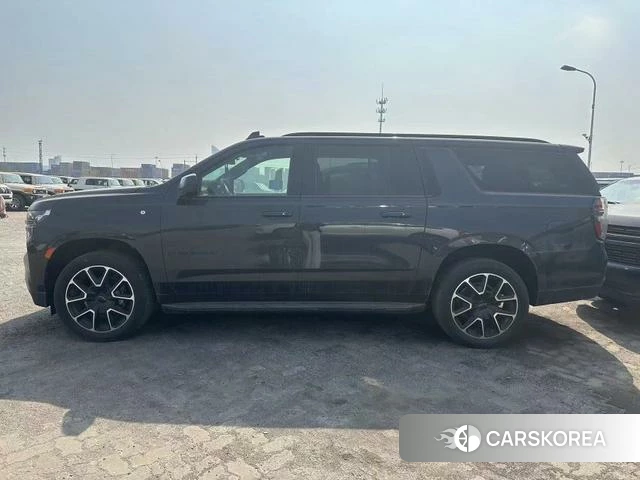 Chevrolet Suburban 2022 Темно-серый из Китая