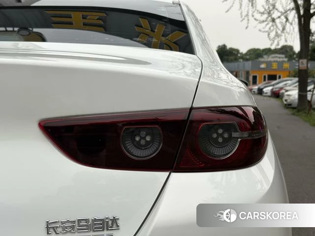 Mazda 3 Angkesaila 2021 Белый из Китая