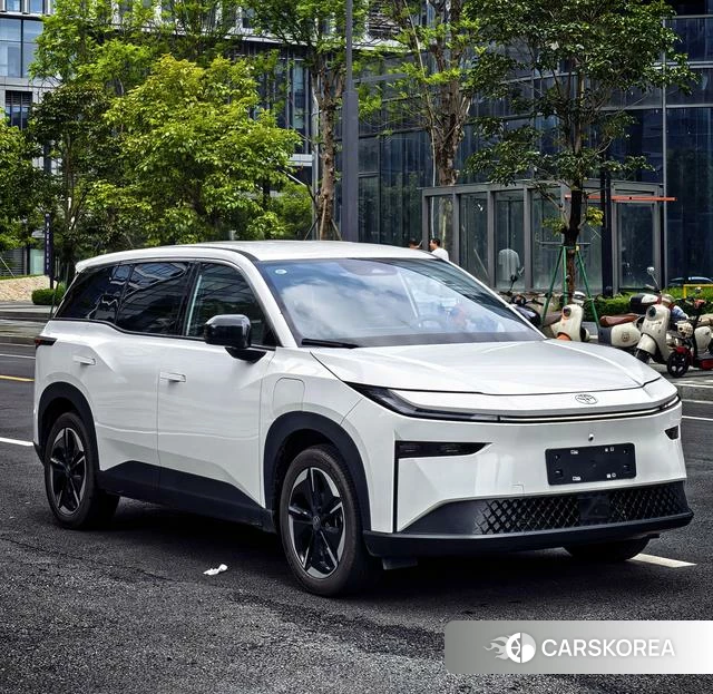 Toyota Platinum Wisdom 3X 2026 Белый из Китая
