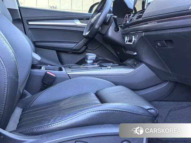 Audi Q5L 2022 Черный из Китая