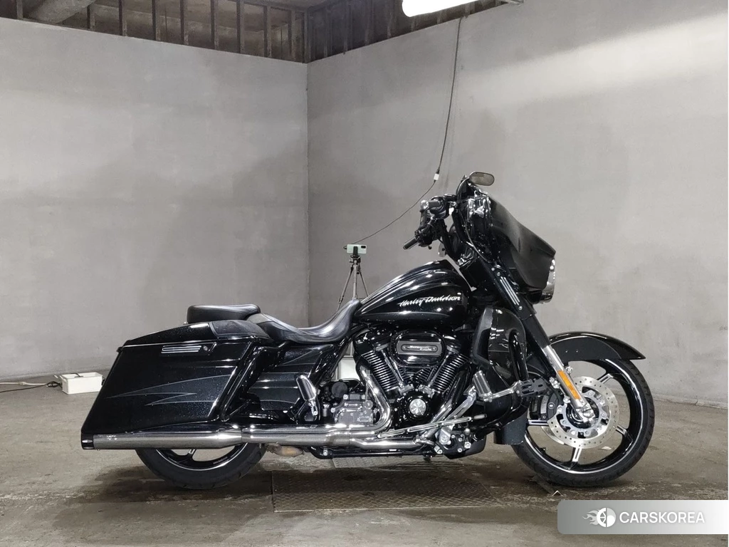 Проданный Harley-Davidson Street Glide FLHXSE1800 CVO 2017 из Японии, фото 2