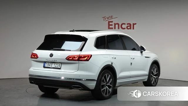 Volkswagen Touareg 3rd generation 2023 Белый из Кореи
