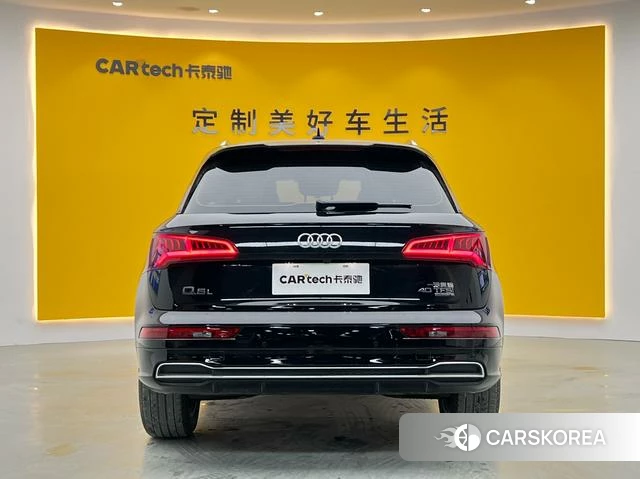Audi Q5L 2021 Черный из Китая