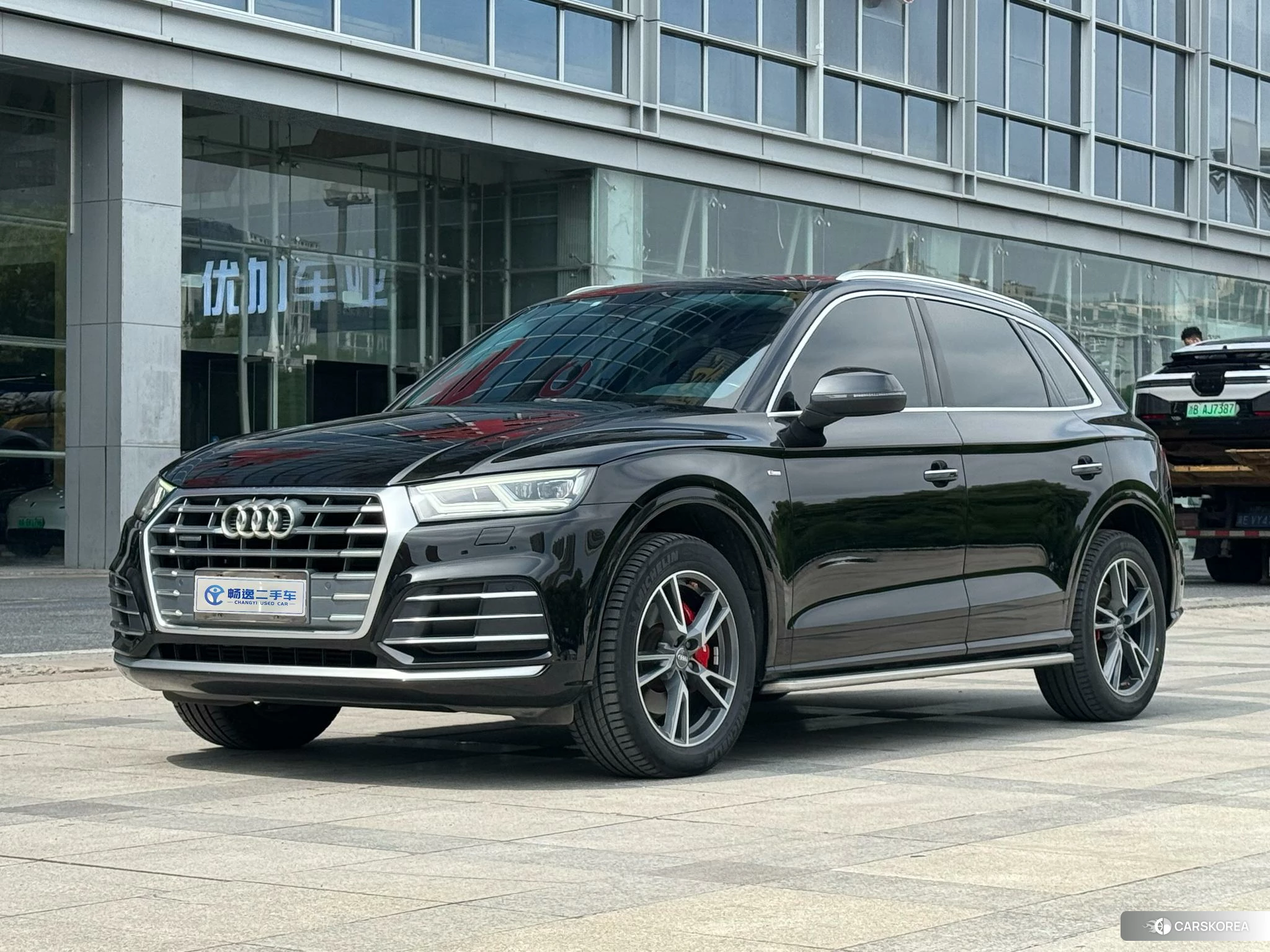 Audi Q5L 2019 Черный из Китая