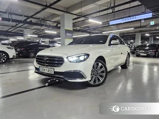 Mercedes-Benz E-Class W213 2023 Белый из Кореи