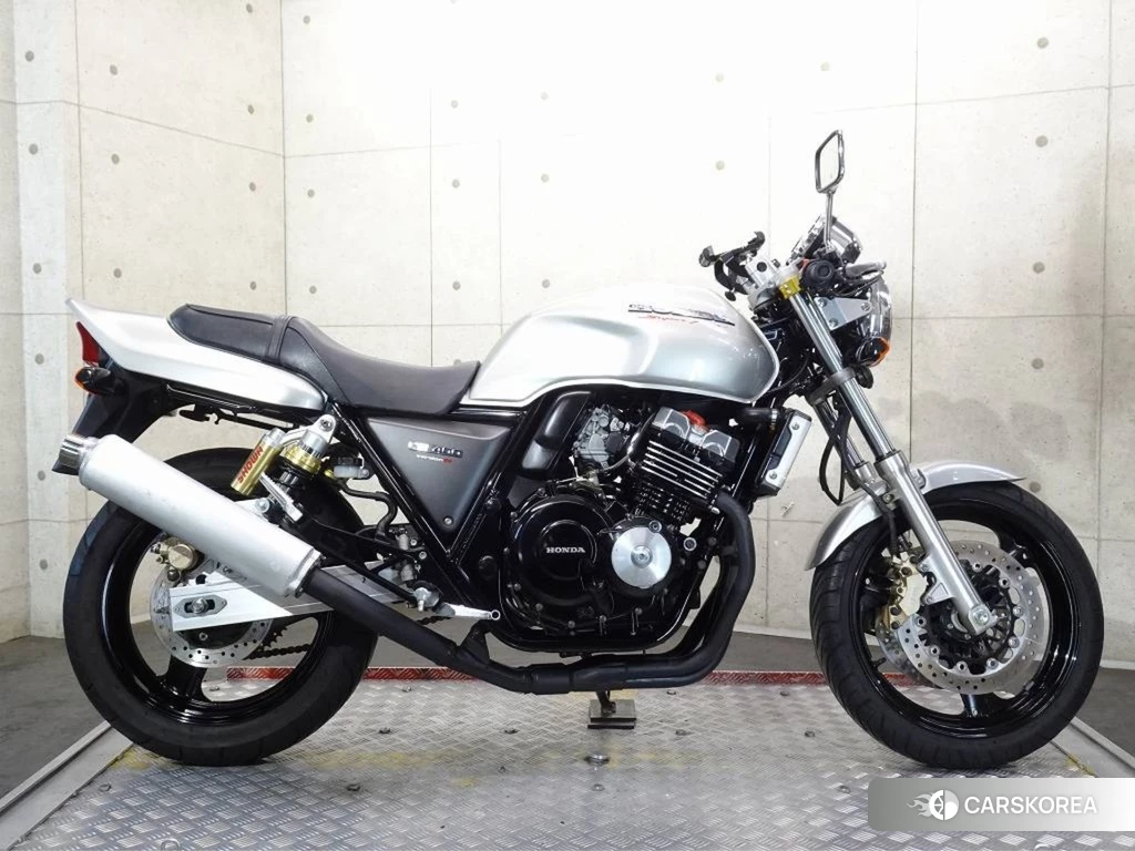 Проданный Honda CB400SF 2022 из Японии