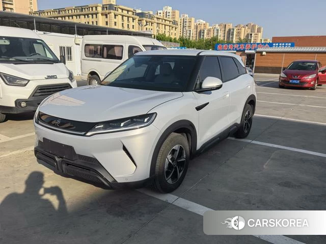 BYD Yuan UP 2025 Серебристо-серый из Китая
