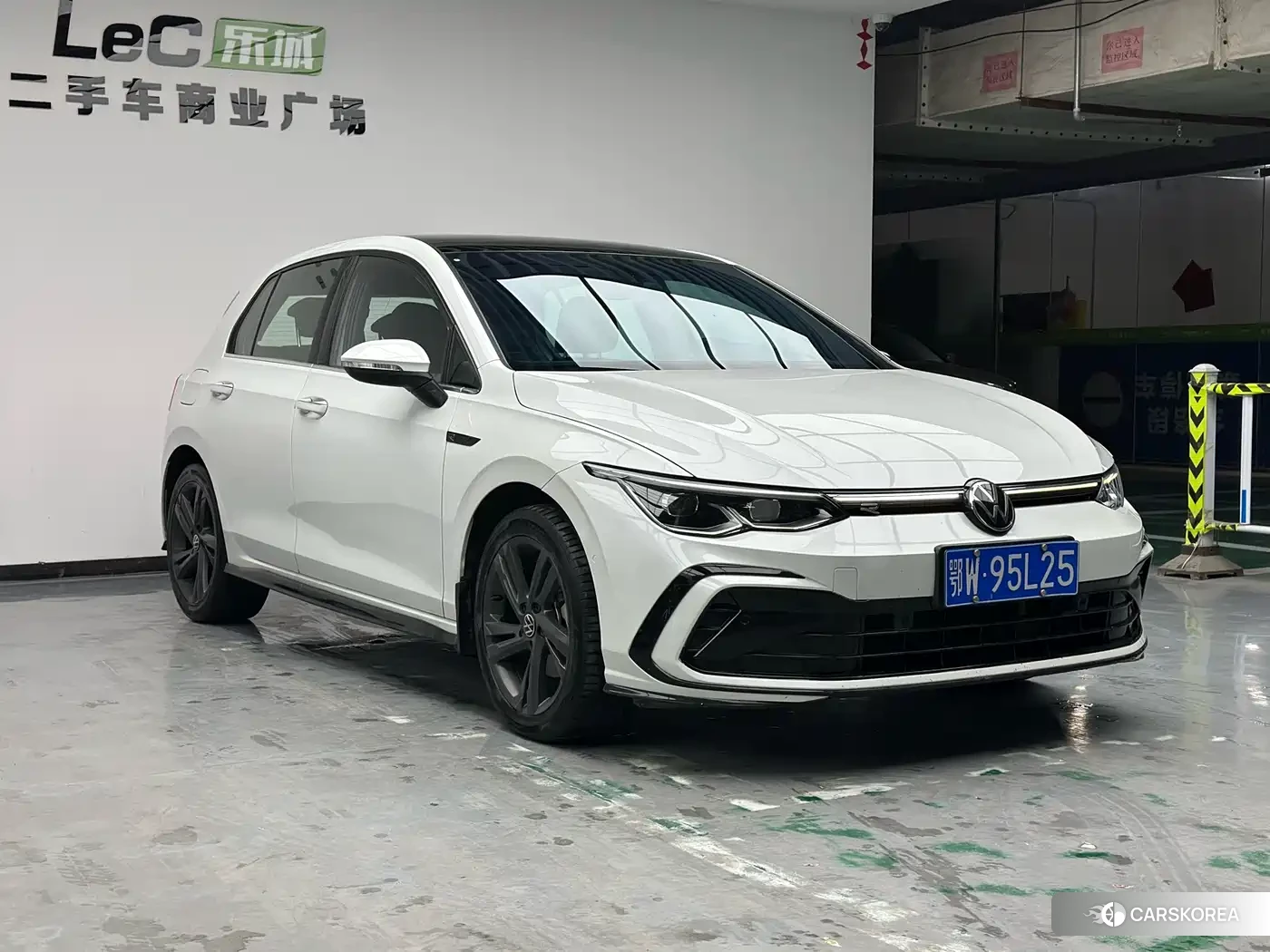 Volkswagen Golf 2023 Белый из Китая