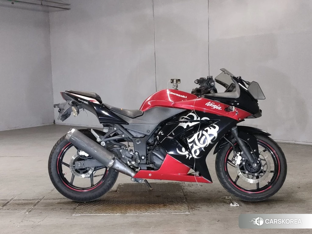 Проданный Kawasaki NINJA 250R 2010 из Японии, фото 2