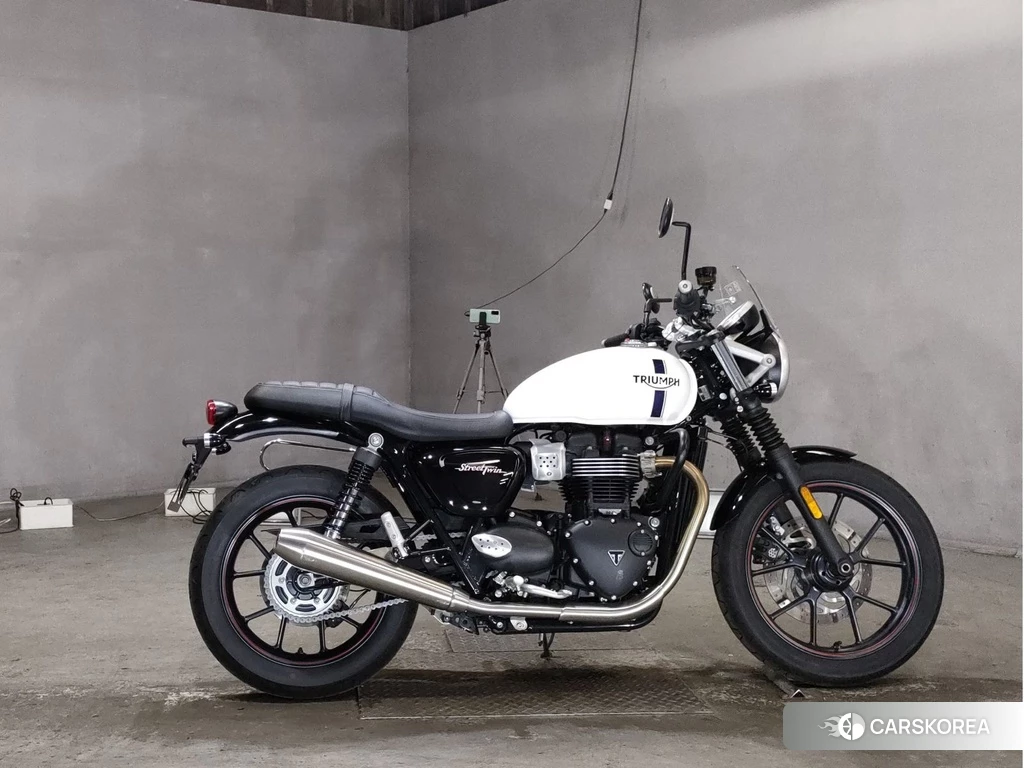 Проданный Triumph STREET TWIN 2018 из Японии