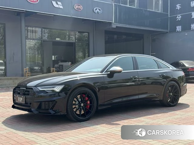 Audi A6L 2022 Черный из Китая