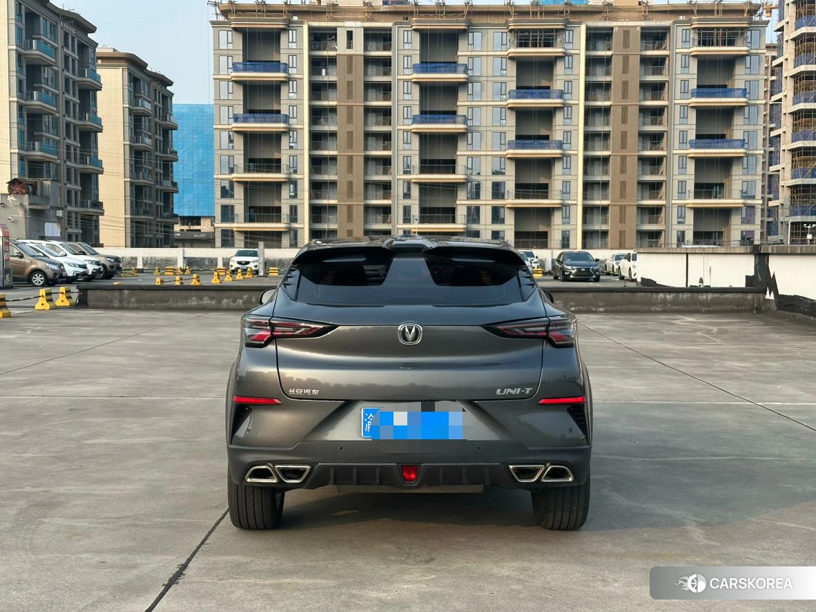Chang'an UNI-T 2020 Темно-серый из Китая