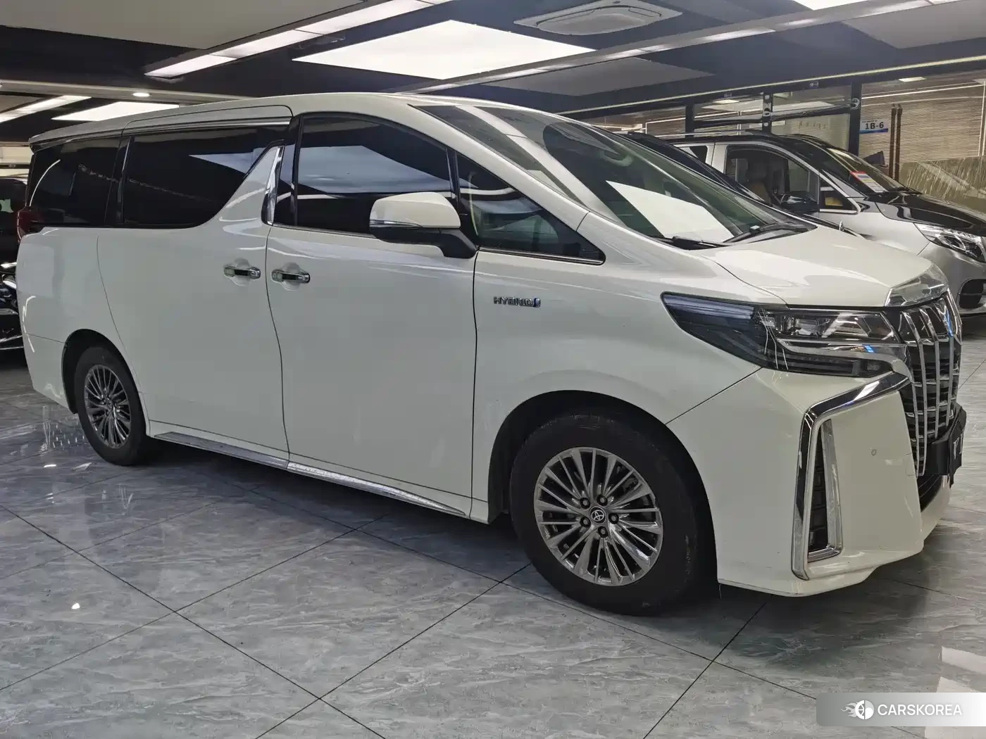 Toyota Alphard 2022 Белый из Китая