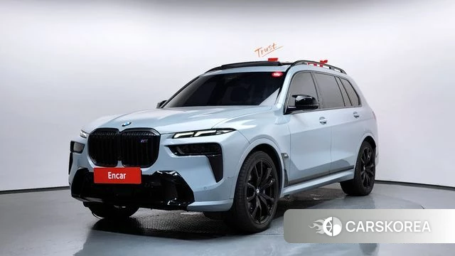 BMW X7 (G07) 2024 Светло-серебряный цвет из Кореи