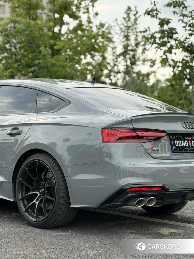 Audi S5 2022 Серебристо-серый из Китая