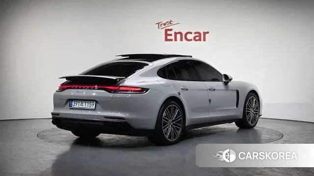 Porsche Panamera (971) 2023 Серебристо-серый из Кореи