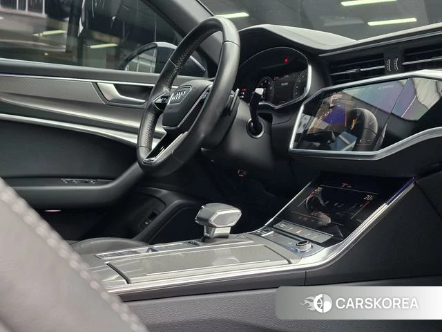 Audi A6L 2021 Черный из Китая