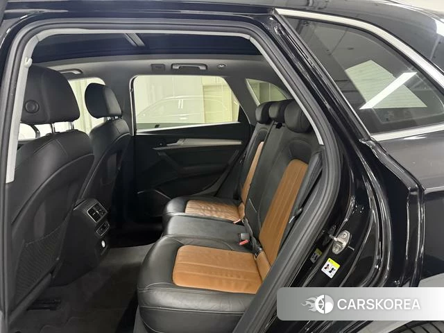 Audi Q5L 2021 Черный из Китая