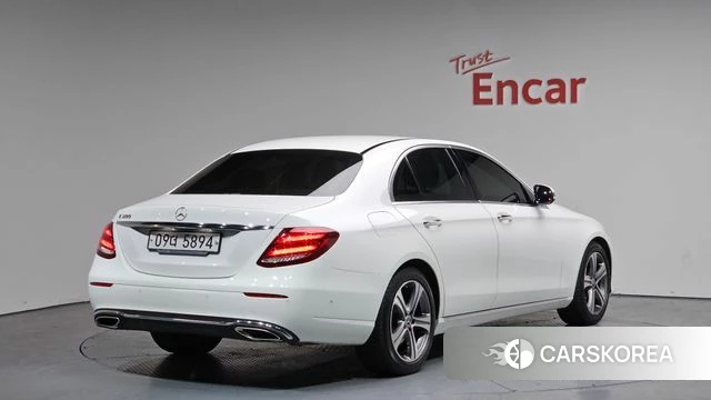 Mercedes-Benz E-Class W213 2019 Белый из Кореи