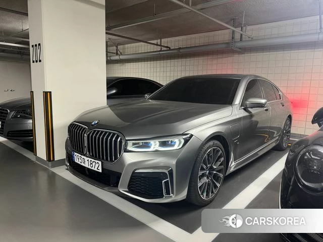 BMW 7 Series (G11) 2021 Серебристо-серый из Кореи