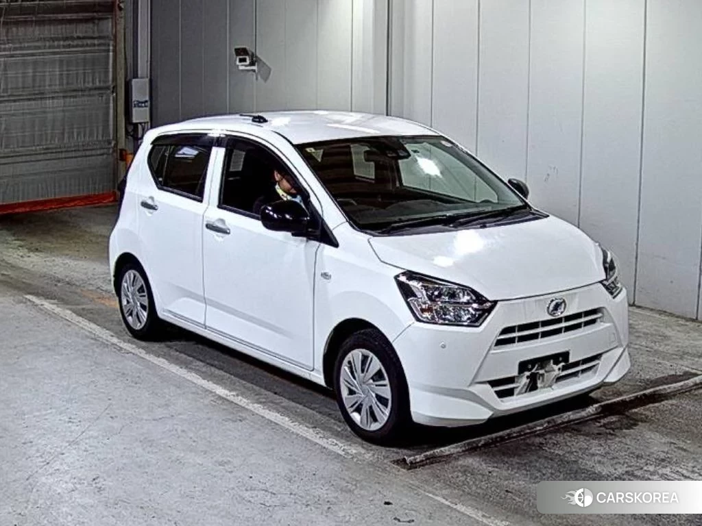 Daihatsu Mira e:S 2023 из Японии