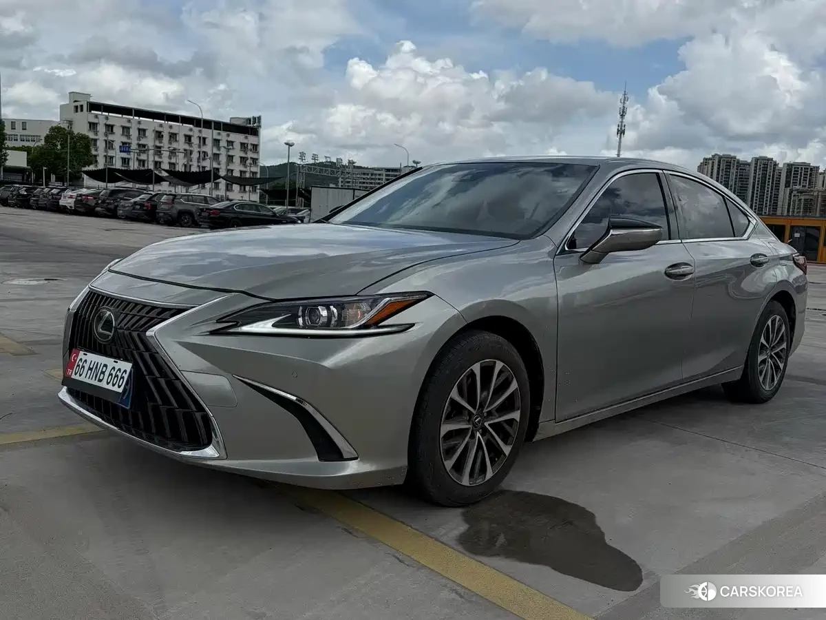 Lexus ES 2023 Silver/gray из Китая