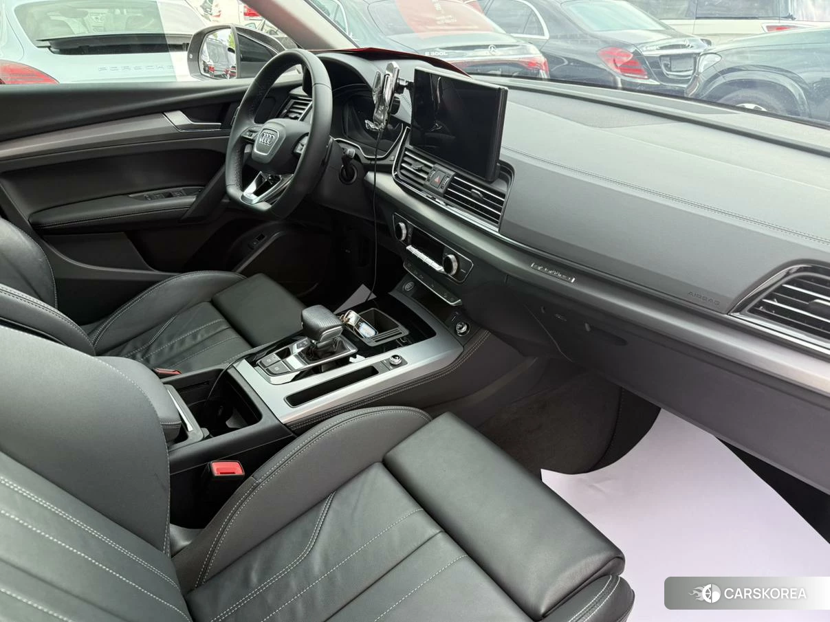 Audi Q5L 2023 Черный из Китая
