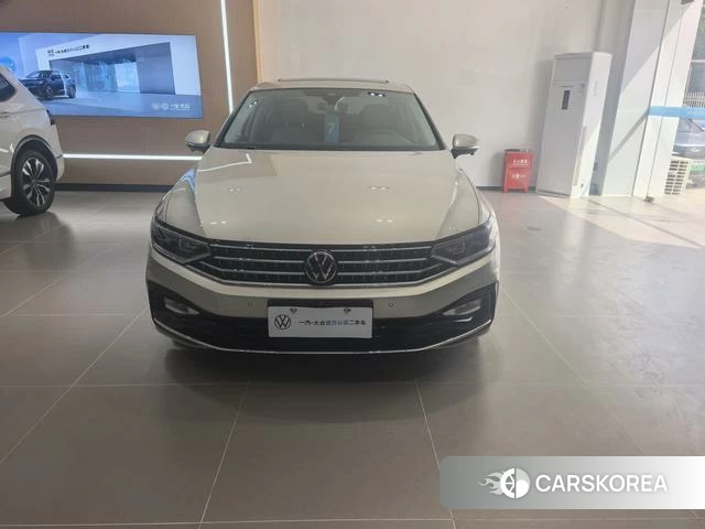 Volkswagen Magotan 2022 Серебристо-серый из Китая