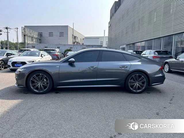 Audi A7 2024 Темно-серый из Китая