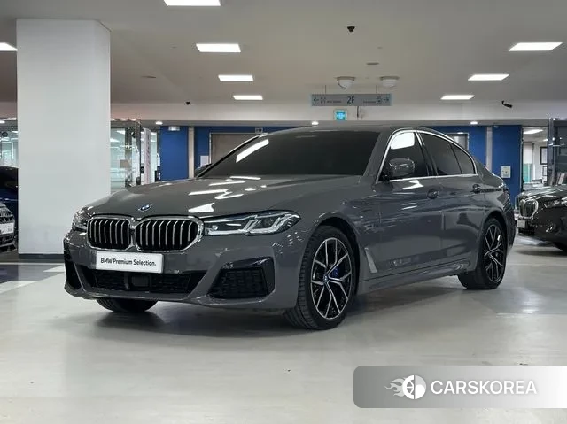 BMW 5 Series (G30) 2021 Серебристо-серый из Кореи