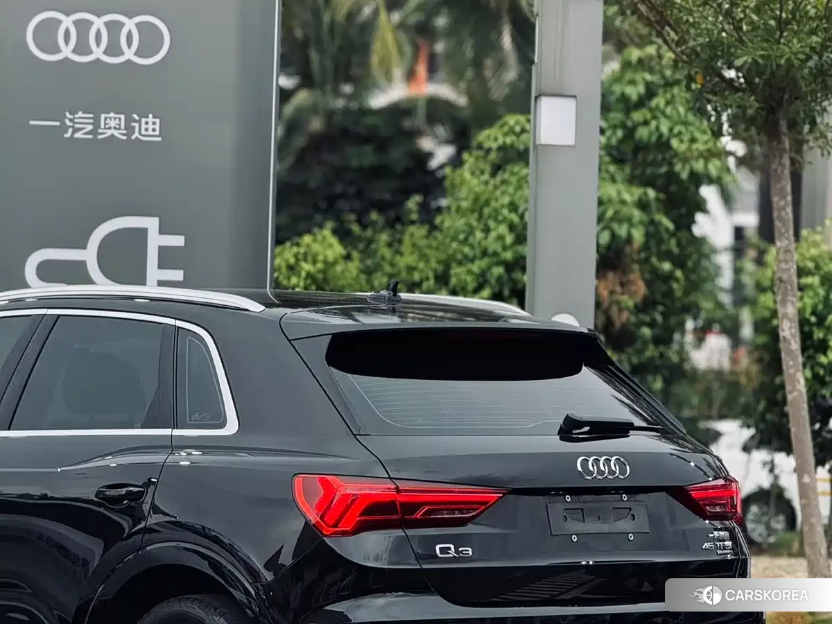 Audi Q3 2022 Черный из Китая