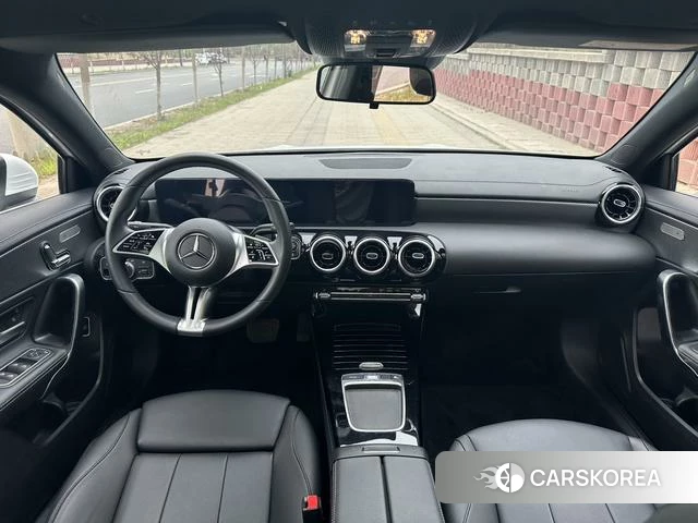Mercedes-Benz Class A 2023 Белый из Китая