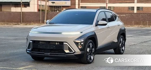 Hyundai Kona (SX2) 2024 Серебряный двухцветный из Кореи