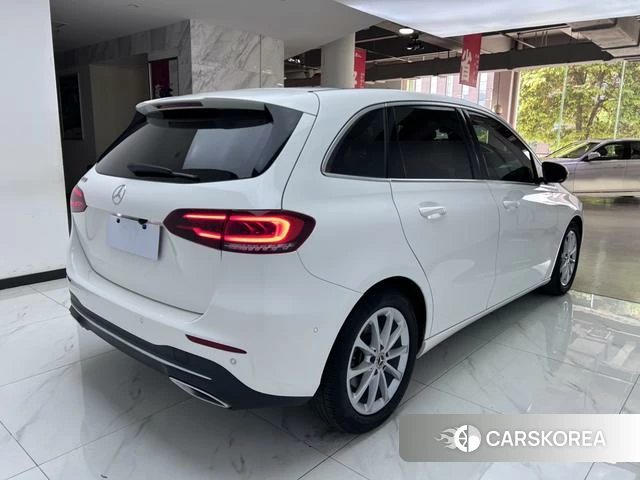 Mercedes-Benz Class B 2021 Белый из Китая