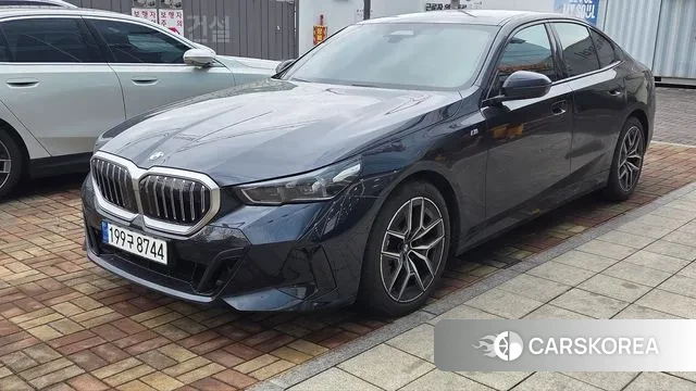 BMW 5 Series (G60) 2024 Черный из Кореи