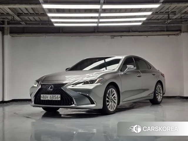 Lexus ES300h 7th generation 2018 Серебристо-серый из Кореи