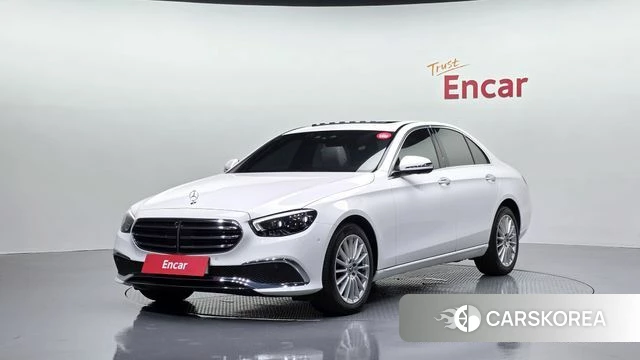 Mercedes-Benz E-Class W213 2023 Белый из Кореи