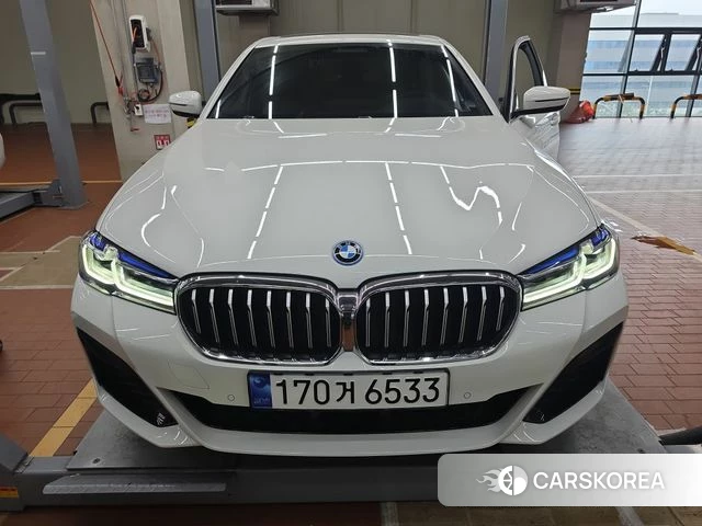 BMW 5 Series (G30) 2023 Белый из Кореи