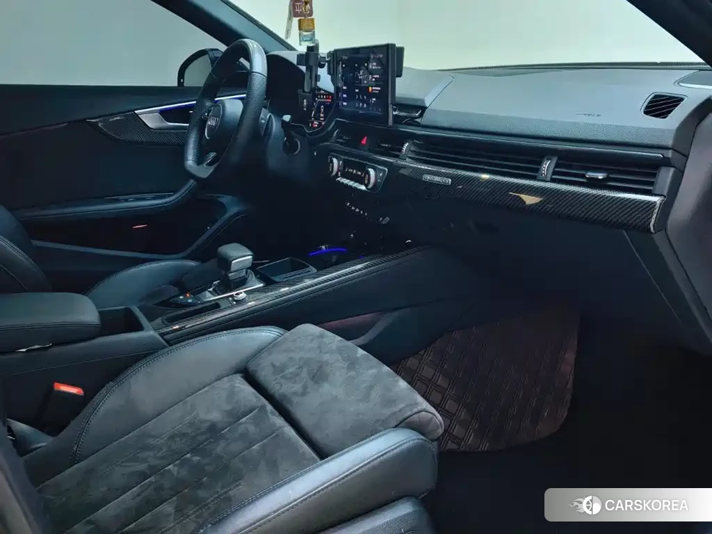 Audi A4L 2025 Silver/gray из Китая