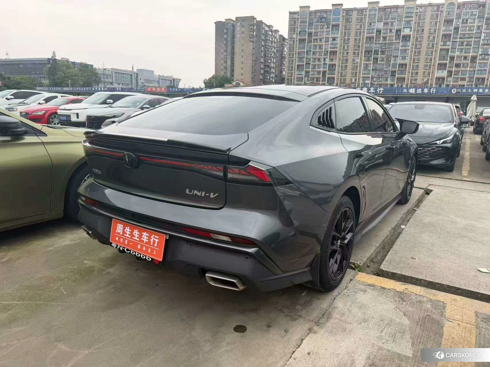 Chang'an UNI-V 2024 Темно-серый из Китая