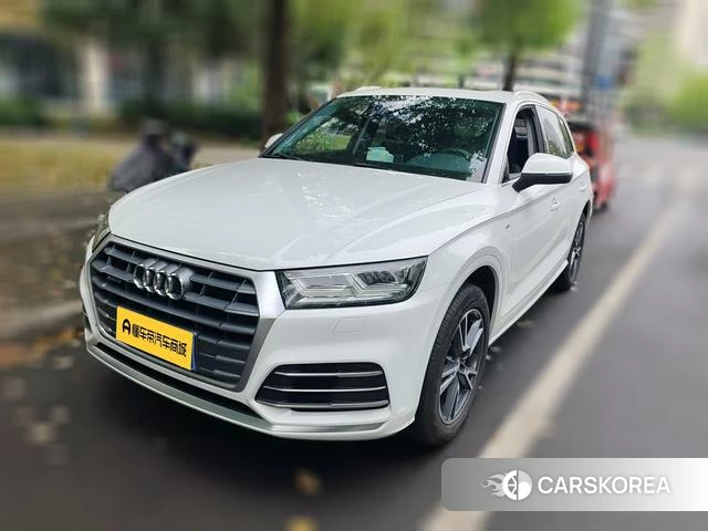 Audi Q5L 2021 Белый из Китая