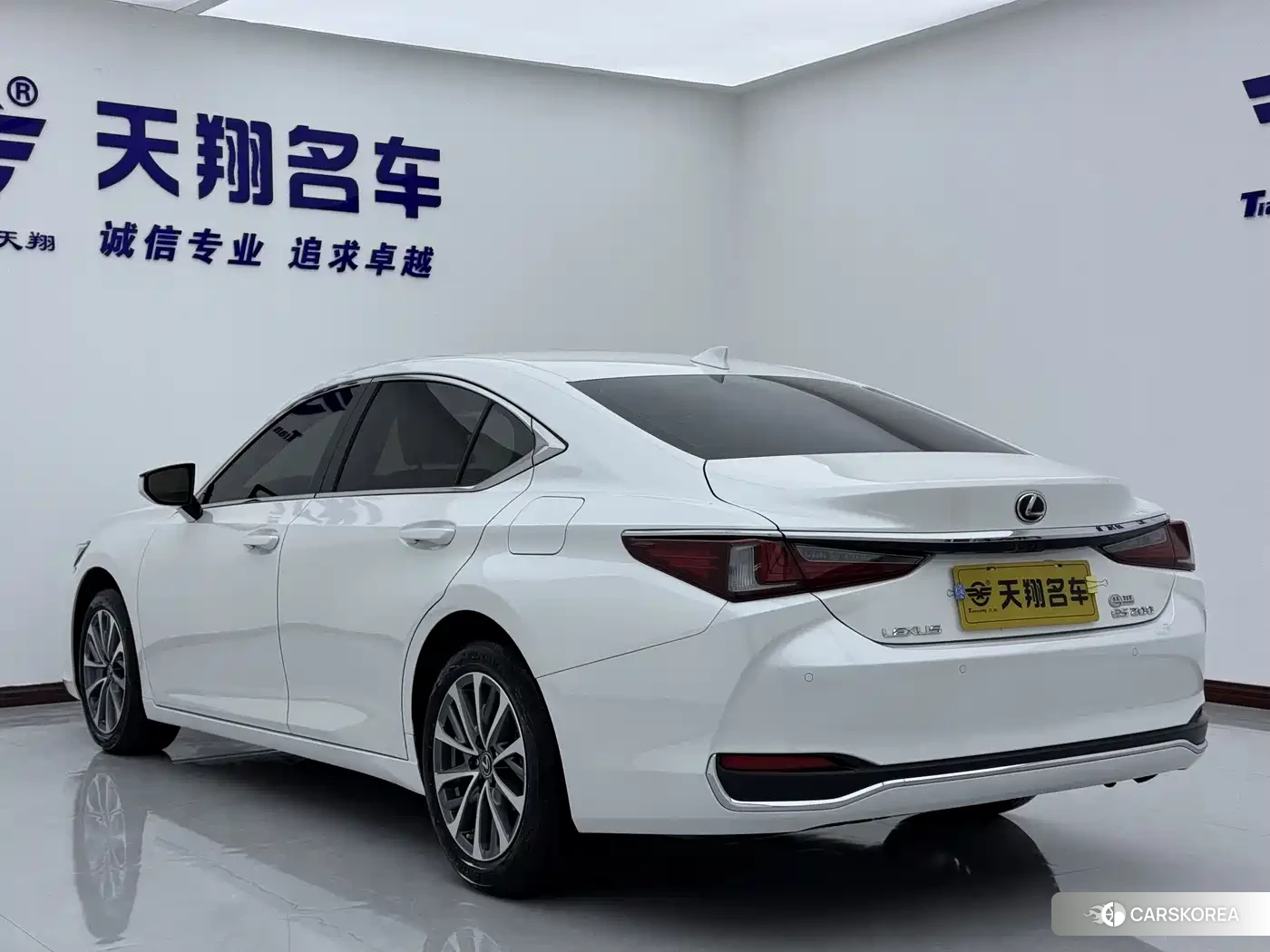 Lexus ES 2024 Белый из Китая