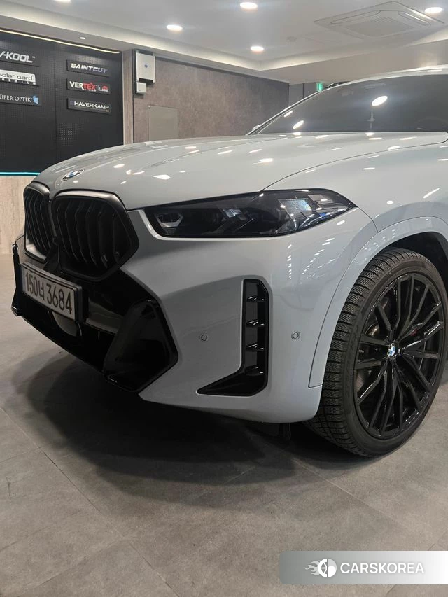 BMW X6 (G06) 2026 Светло-серебряный цвет из Кореи