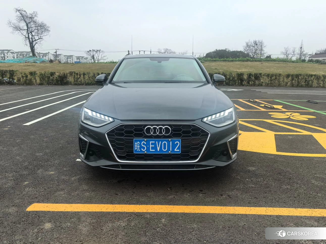 Audi A4L 2020 Темно-серый из Китая