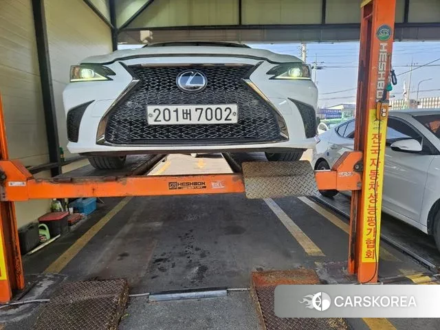 Lexus ES300h 7th generation 2024 Белый из Кореи