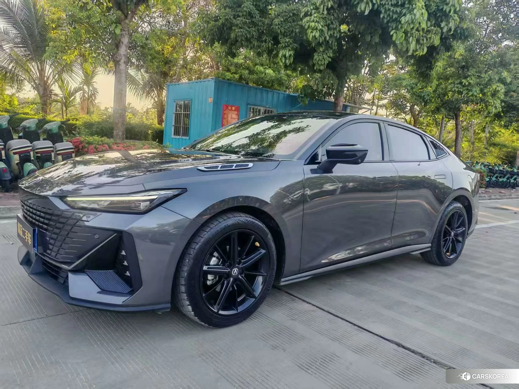 Chang'an UNI-V 2024 Темно-серый из Китая