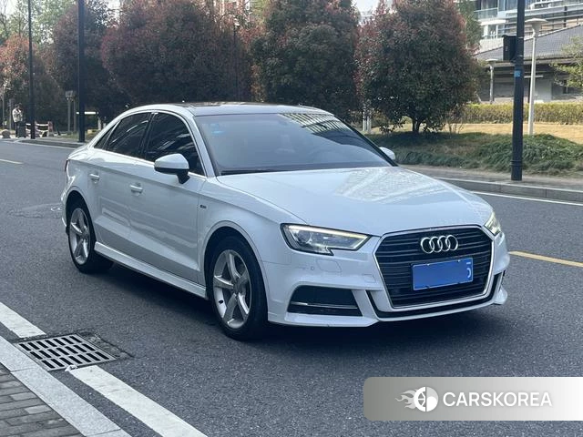 Audi A3 2018 Белый из Китая