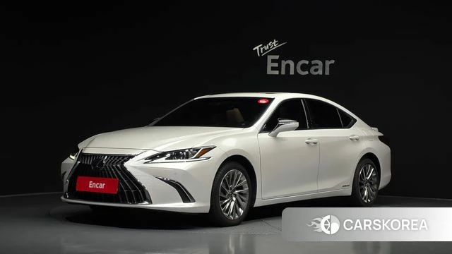 Lexus ES300h 7th generation 2021 Белый из Кореи