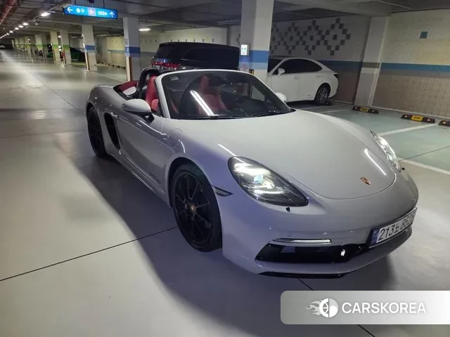 Porsche 718 Boxster 2024 Белый из Кореи