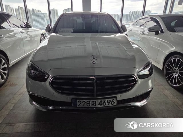 Mercedes-Benz E-Class W213 2023 Белый из Кореи